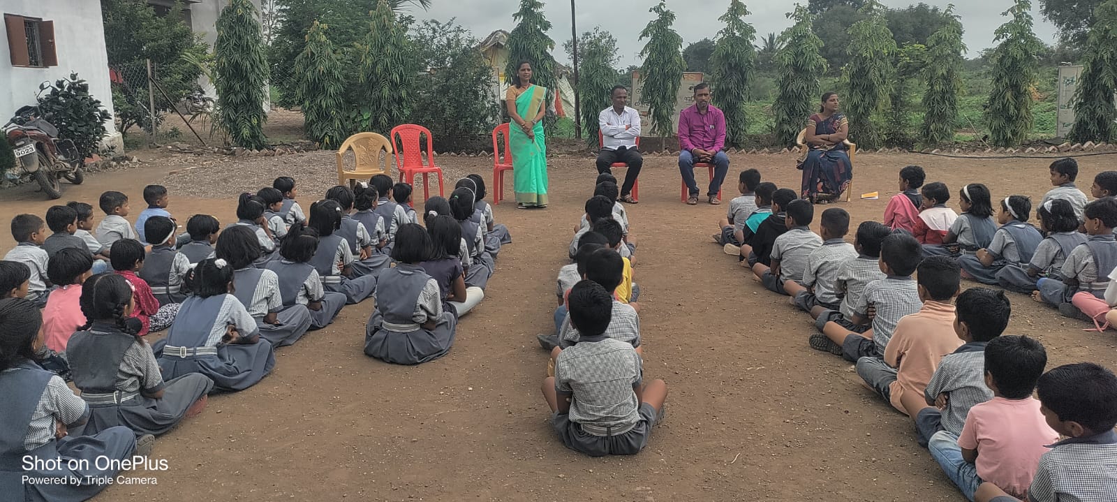 मुर्शाद्पूर  ता.वैजापूर जि. औरंगाबाद येथे आंतरराष्ट्रीय पौष्टिक तृणधान्य वर्ष २०२३ निमित्ताने विध्यार्थी पोषण जनजागृती मोहीम तसेच मिलेट ऑफ द मंथ राजगिरा च्या अनुषंगाने विध्यार्थ्यांना पौष्टिक तृनधान्य बाबत आहारातील महत्व याबाबत कृषी विभागामार्फत मार्गदर्शन करण्यात आले. या वेळी उपस्थित कृषी सहाय्यक, शालेय विद्यार्थी, शिक्षक वृंद