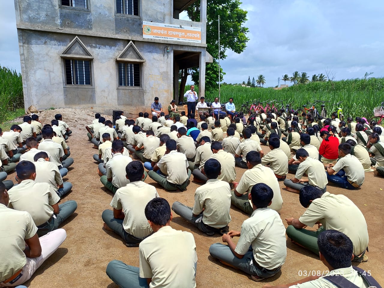 जयवंत हायस्कूल, लाटवडे, (जिल्हा-कोल्हापूर) येथे प्रधानमंत्री पोषण शक्ती योजनेअंतर्गत विद्यार्थ्यांमध्ये जागरूकता निर्माण करण्यासाठी कार्यक्रम.