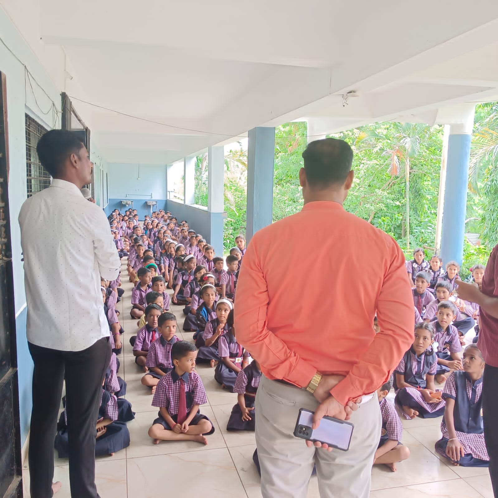 जिल्हा परिषद प्राथमिक शाळा मौजे उत्रौली तालुका भोर येथे विद्यार्थी मित्रांना आंतरराष्ट्रीय पौष्टिक तृणधान्य वर्ष 2023 बद्दल मार्गदर्शन व माहिती देण्यात आली. उपस्थित मुख्याध्यापक व इतर शिक्षक वर्ग यांनी चांगल्या पद्धतीचे सहकार्य केले तसेच त्यानंतर विद्यार्थ्यांना मिलेट ऑफ द मंथ “राजगिरा लाडू” खाऊ स्वरूपात देण्यात आले.