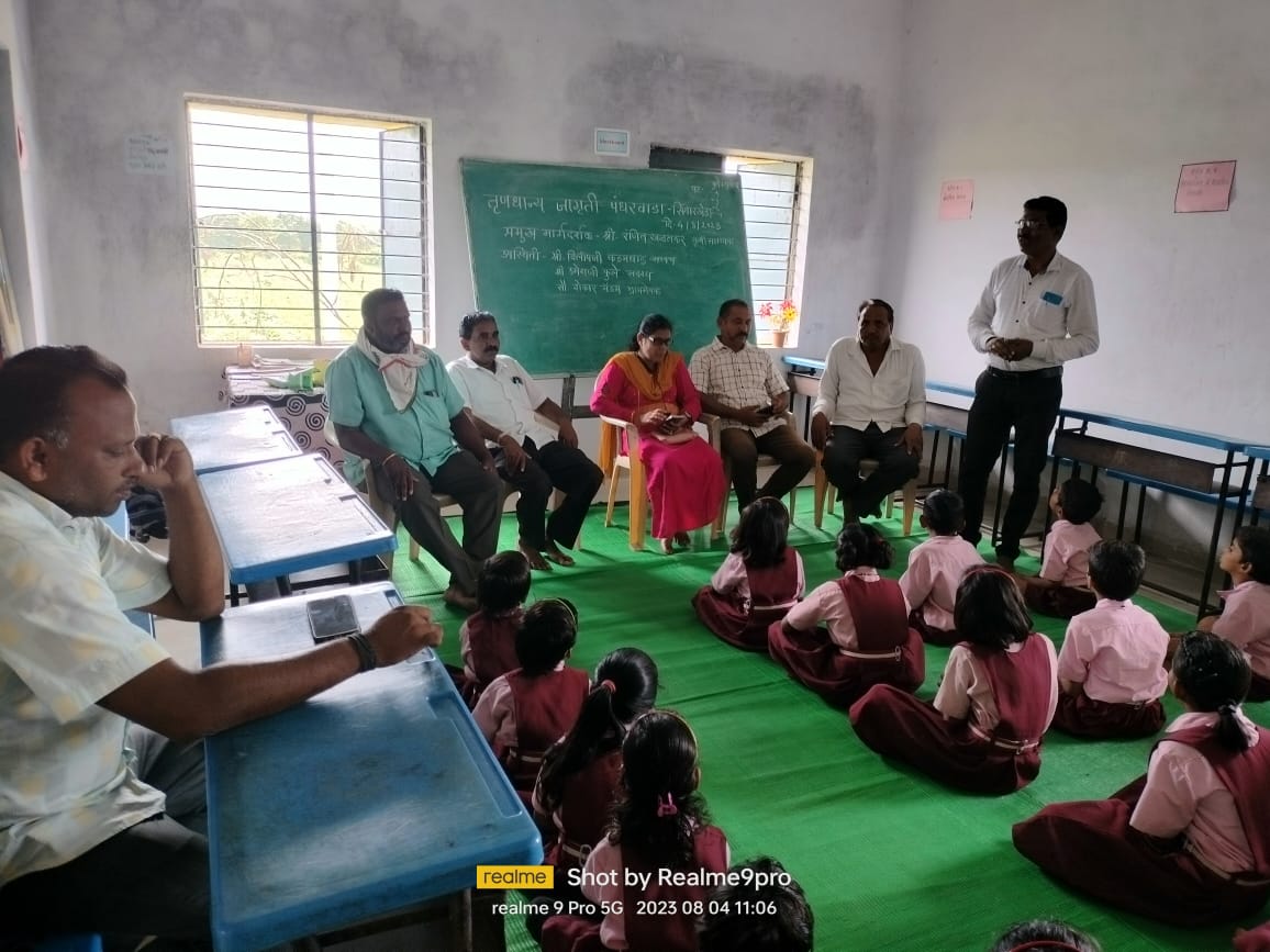 विद्यार्थी पोषण आहार जागरूकता मोहिम अंतर्गत जिल्हा परीषद  प्राथमिक शाळा येथे विद्यार्थ्यांना पोष्टीक तृणधान्य चे महत्व समजाऊन सांगण्यात आले